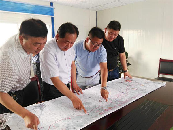 萬瑞健調研北沿山公路建設_600.jpg 萬瑞健調研北沿山公路建設_600.jpg