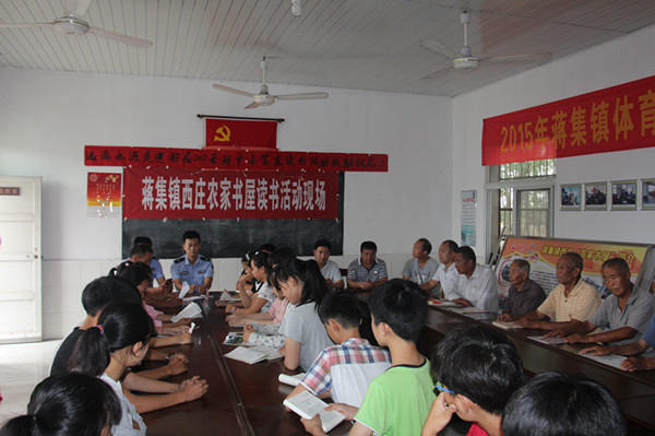 蔣集鎮(zhèn)西裝農(nóng)家書屋“遠(yuǎn)離危險(xiǎn)水源 走進(jìn)農(nóng)家書屋”活動(dòng)現(xiàn)場(chǎng)_副本.jpg