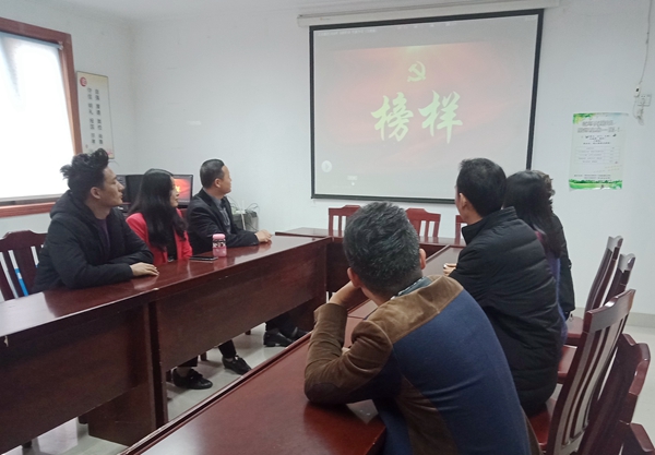 定遠太倉流動黨委收看榜樣_副本.jpg