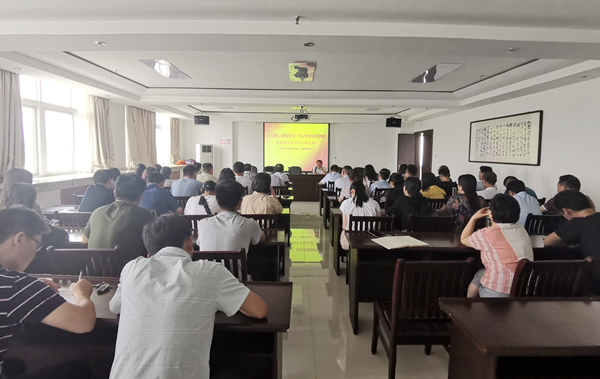 縣委宣傳部常務副部長、縣融媒體中心主任、廣電臺臺長夏萬全七一為大家上專題黨課.png 縣委宣傳部常務副部長、縣融媒體中心主任、廣電臺臺長夏萬全七一為大家上專題黨課.png