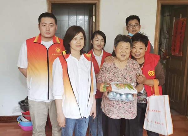 “濃情端午，愛老助老”—定城鎮人民路社區新時代文明實踐站慰問孤寡老人2.jpg